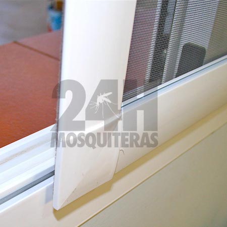Mosquitera Corredera tela PetScreen para mascotas - Imagen 5